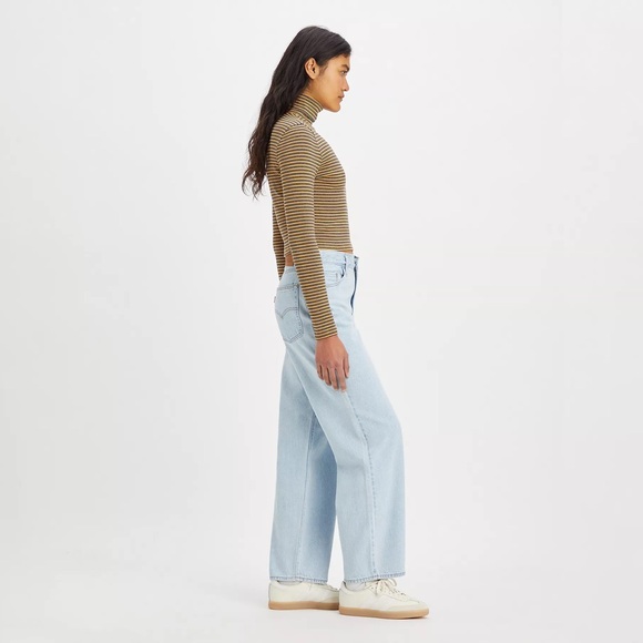 Levi's Baggy Dad Jeans in Light Wash - Picture 3 of 11